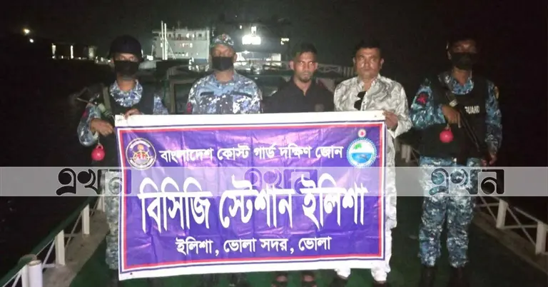 অবৈধ যাত্রীবাহী ট্রলার জব্দ